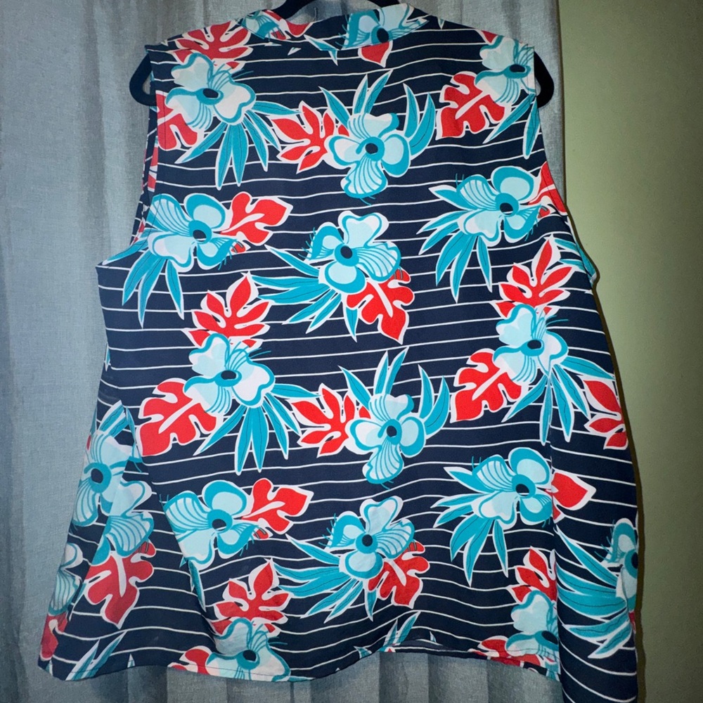 Sleeveless Tropical Floral Button-Front Top - Picture 3 of 4